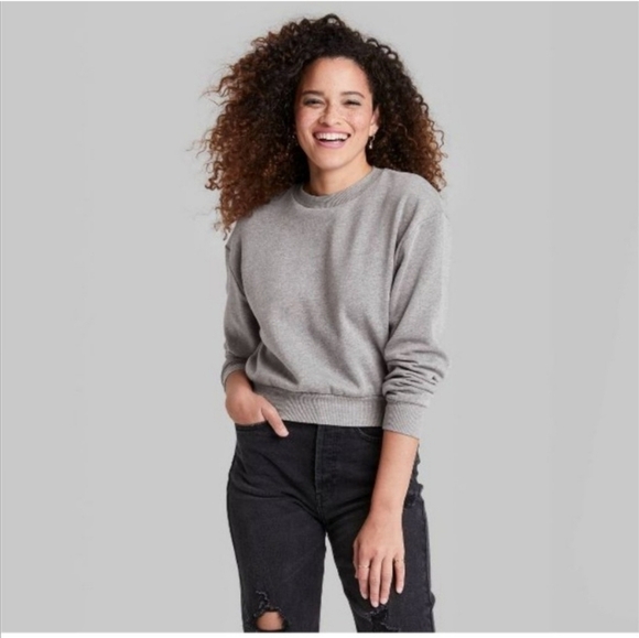 NWT Wild Fable Gray Women's Sweatshirt Size Small - Picture 1 of 8